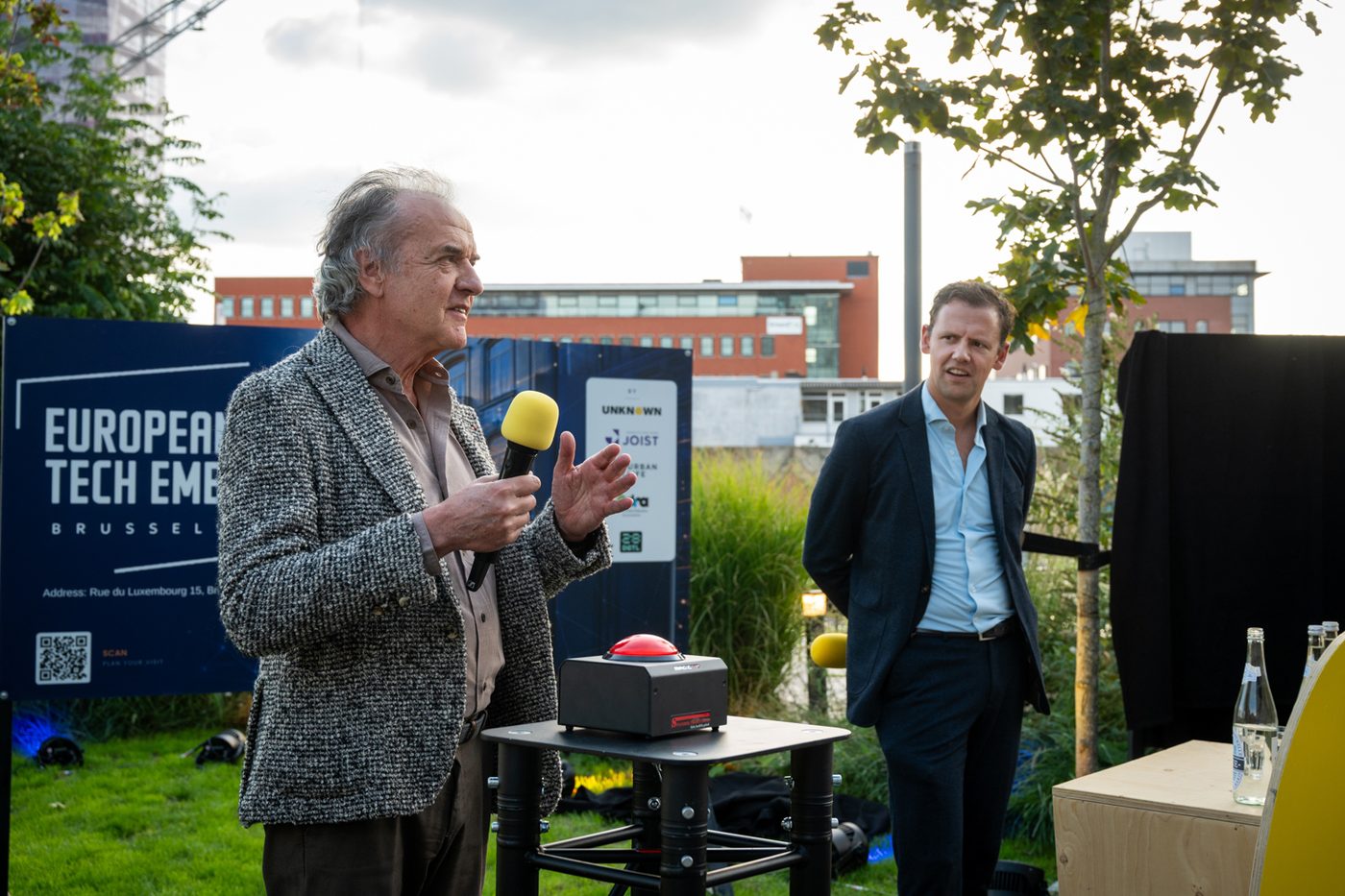 Professor Roy Thurik speaking into a microphone at the European Tech Embassy